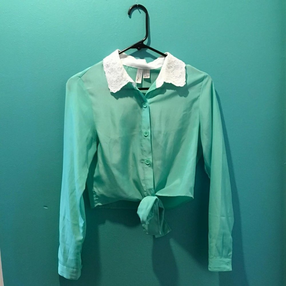 Minty Collared Crop Top - Picture 2 of 3